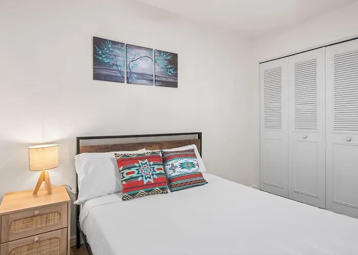 Cozy Pet Friendly Townhome With Pool Holiday home Tucson