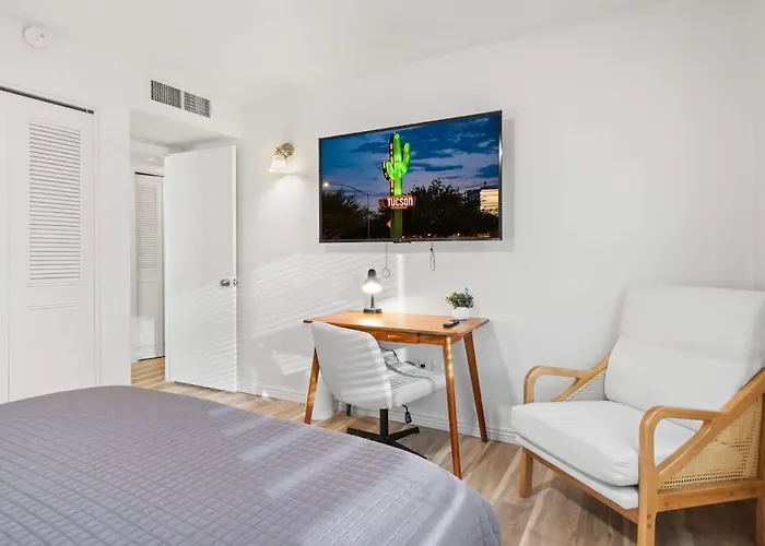 Cozy Pet Friendly Townhome With Pool Holiday home