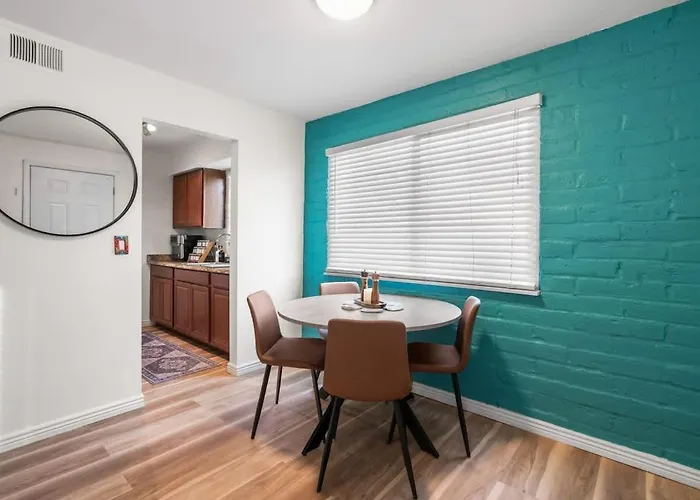 Cozy Pet Friendly Townhome With Pool Holiday home *