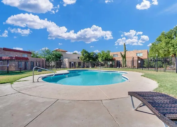 Holiday home Cozy Pet Friendly Townhome With Pool Tucson