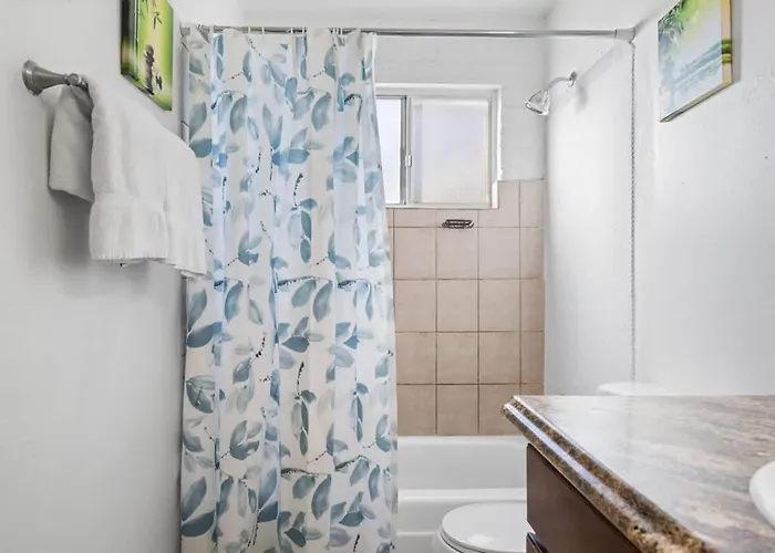 Cozy Pet Friendly Townhome With Pool Holiday home