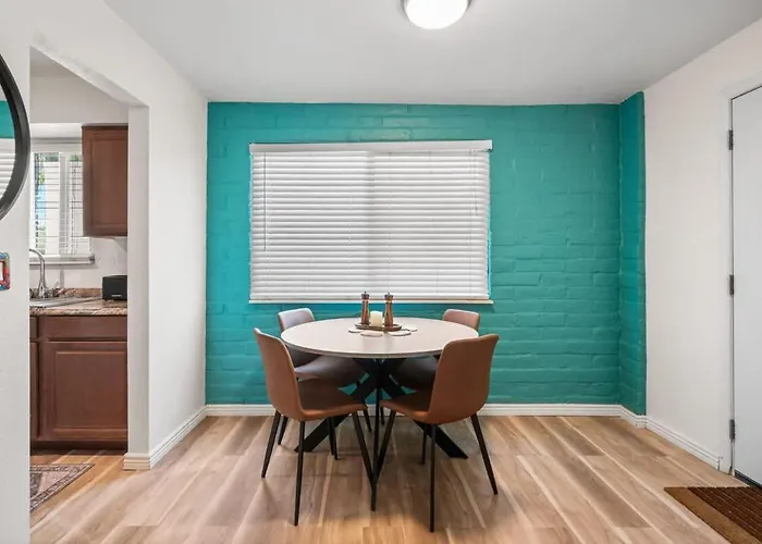 Cozy Pet Friendly Townhome With Pool