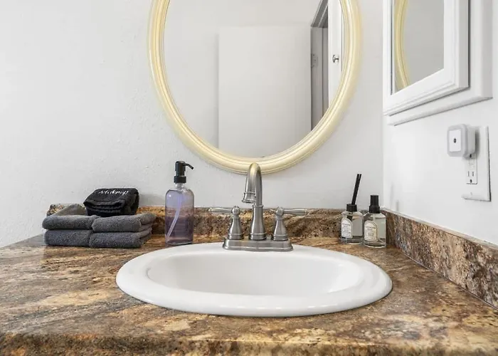 Holiday home Cozy Pet Friendly Townhome With Pool *
