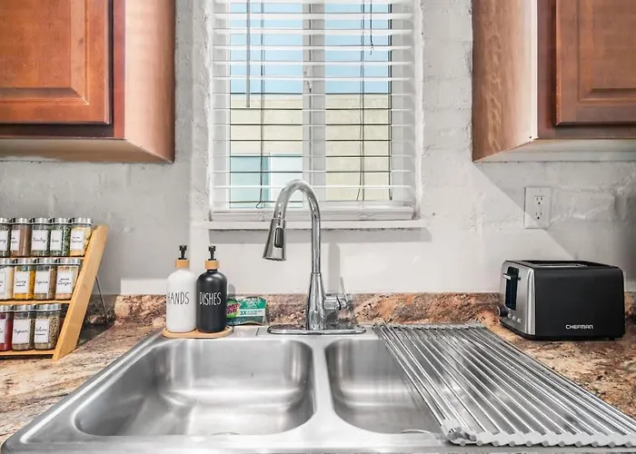Cozy Pet Friendly Townhome With Pool Tucson
