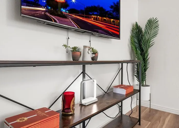 Cozy Pet Friendly Townhome With Pool