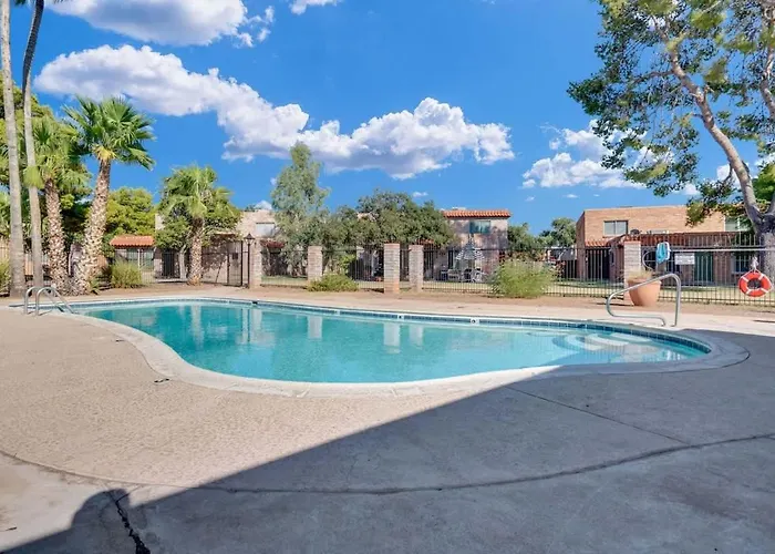 Holiday home Cozy Pet Friendly Townhome With Pool