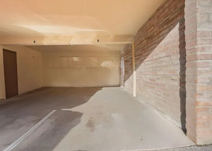 Cozy Pet Friendly Townhome With Pool Holiday home