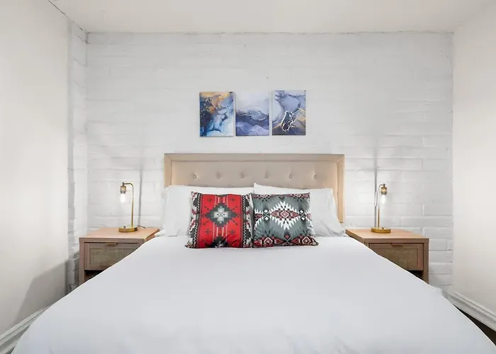 Cozy Pet Friendly Townhome With Pool Holiday home